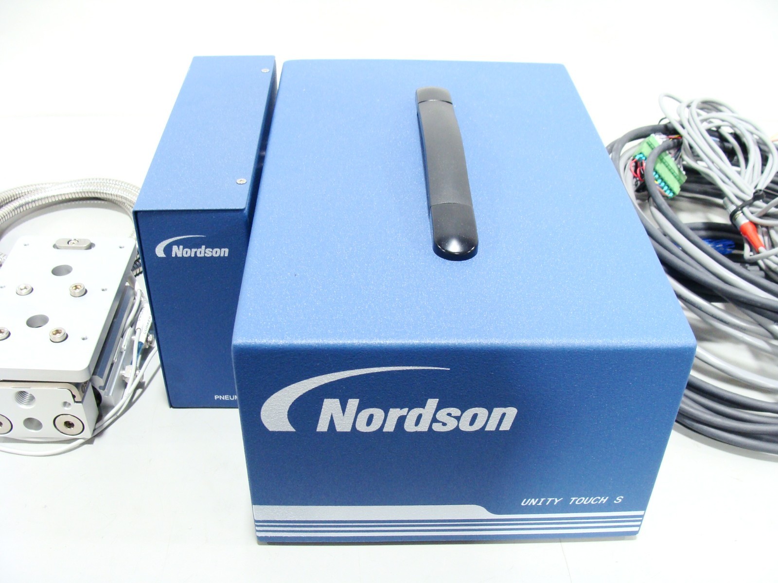 Nordson EFD Unity Touch S Controller w/ Pneumatics & IC30 Dispense Head, Cables