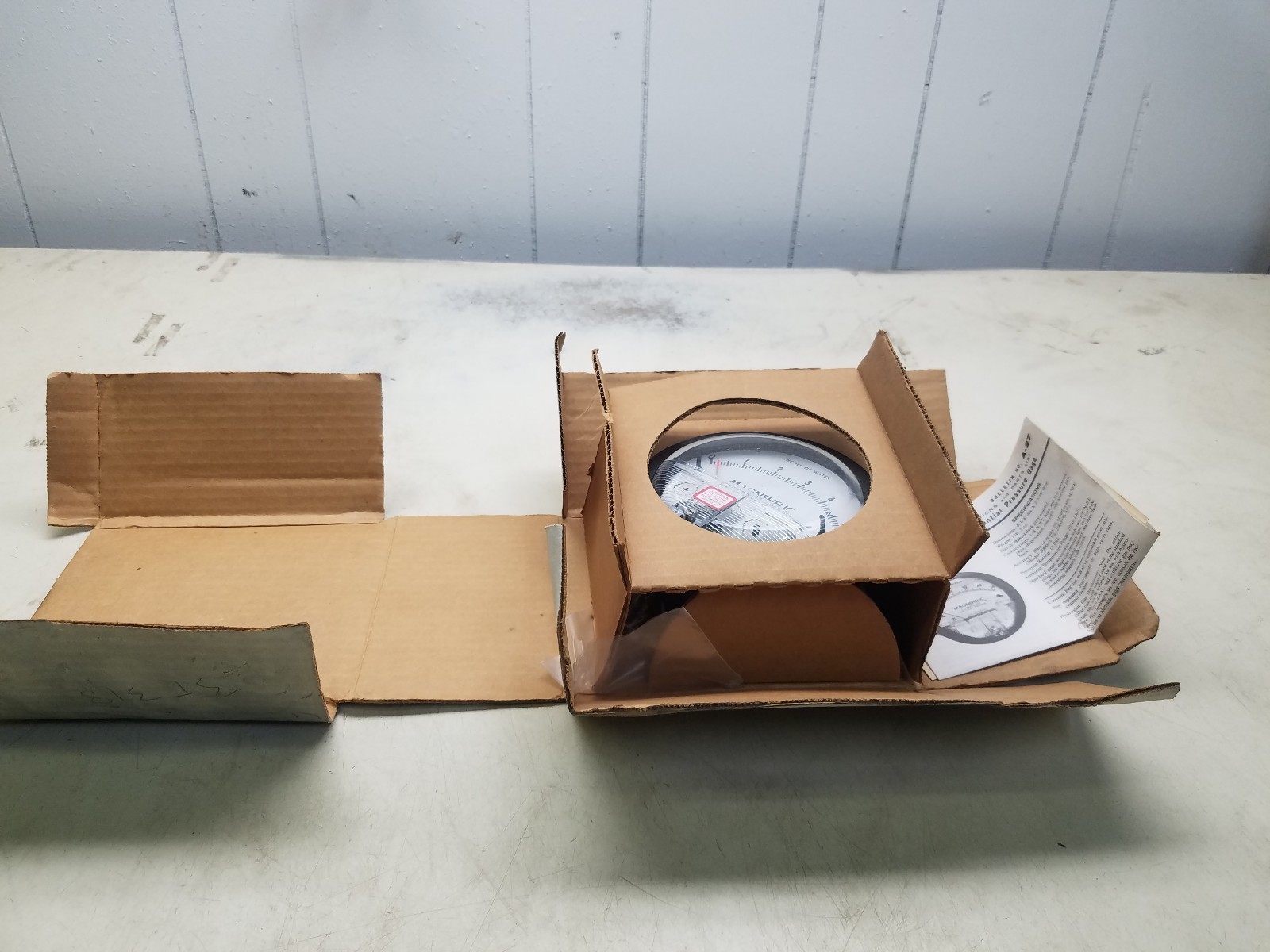 DWYER DIFFERENTIAL PRESSURE GAGE