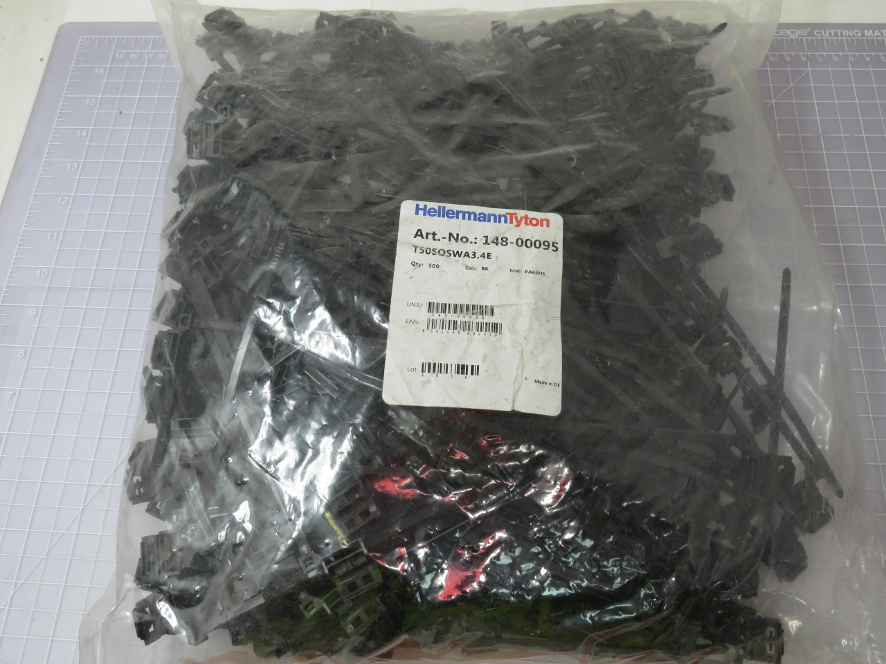 Lot of 869 HELLERMANNTYTON 148-00095 X96676 Cable Ties T50SOSWA3.4E 500/BAG 400