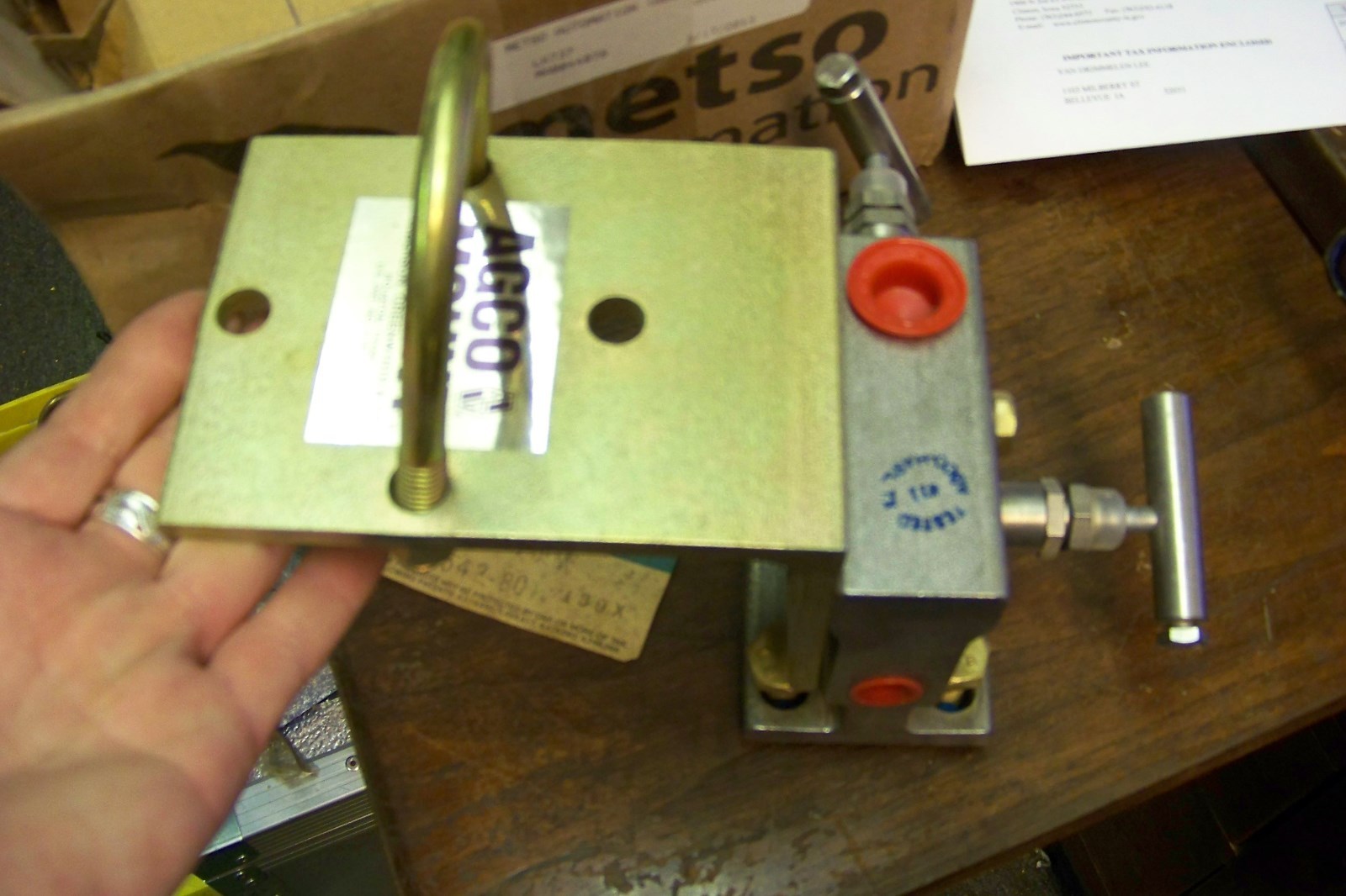 new arco Anderson Greenwood M4TPVIS-4-am 2 valve manifold