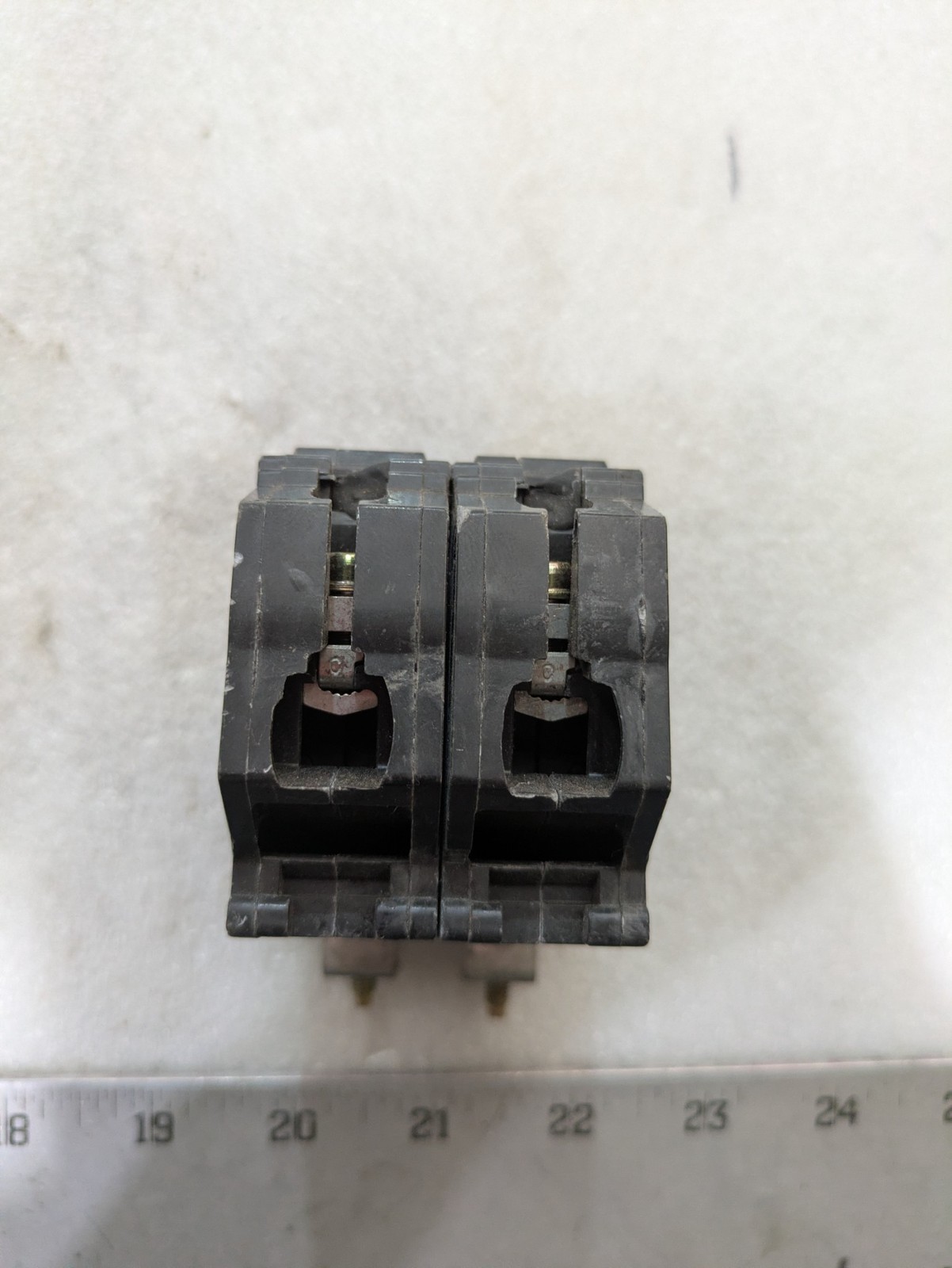 GE 20A 2-Pole Circuit Breaker 120/240V Plug-In Type Q-Line RT-690 Used