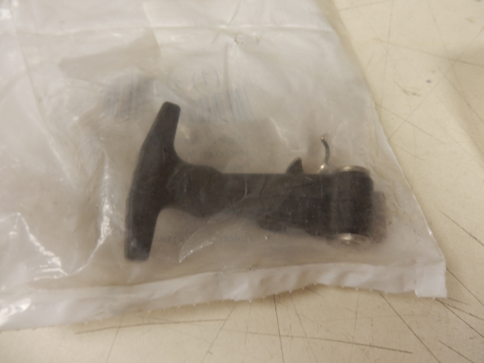 TWO (2) PACK GRAINGER 1XPA6 RUBBER NON-LOCKING DRAW LATCHES FREE SHIPPING