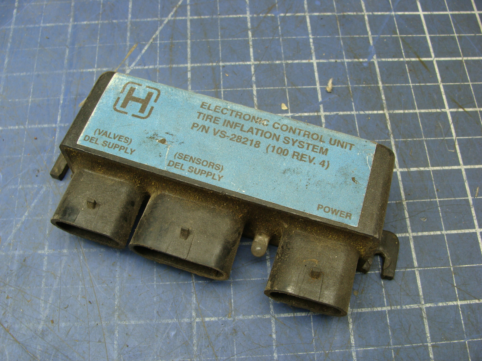 HENDRICKSON ELECTRONIC CONTROL UNIT TIRE INFLATION SYSTEM VS-28218 (100 REV 4)