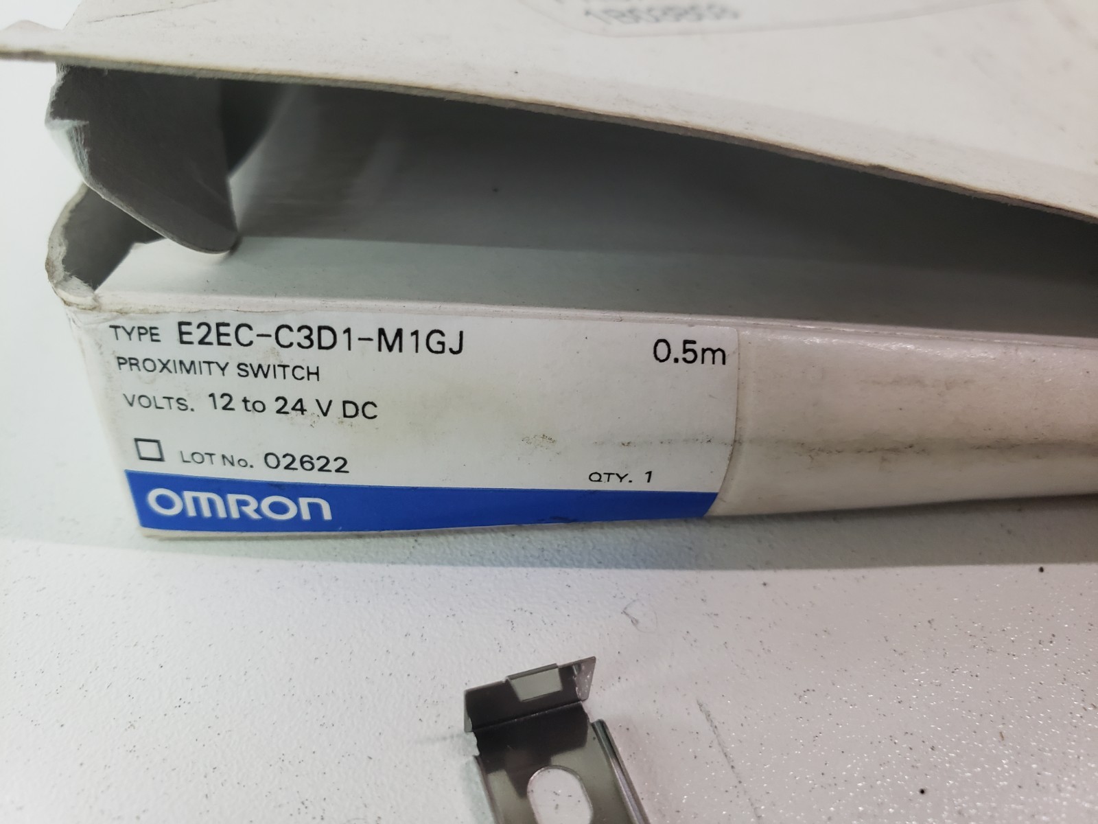 UNUSED – OMRON E2EC-C3D1-M1GJ Proximity Switch Sensor