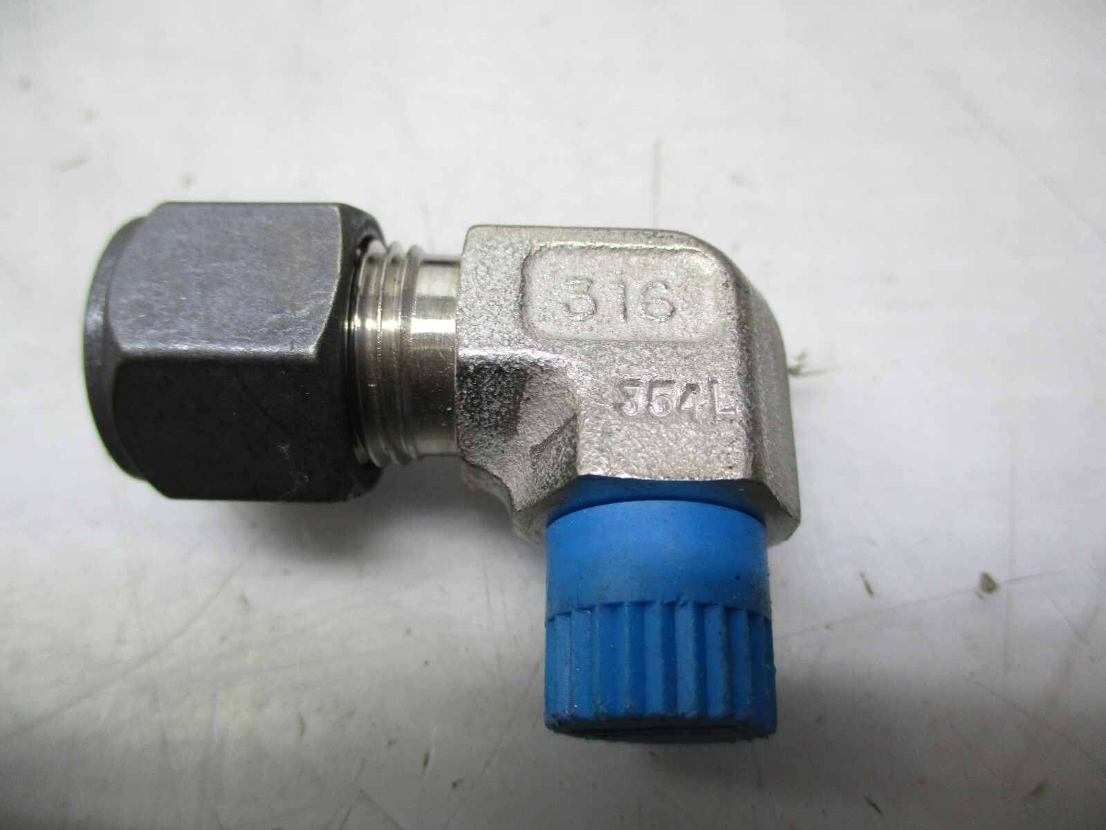 PARKER 1/4” MNPT TO 1/2” FEMALE TUBE 90° SS ELBOW 8-316N804 to 316OAET