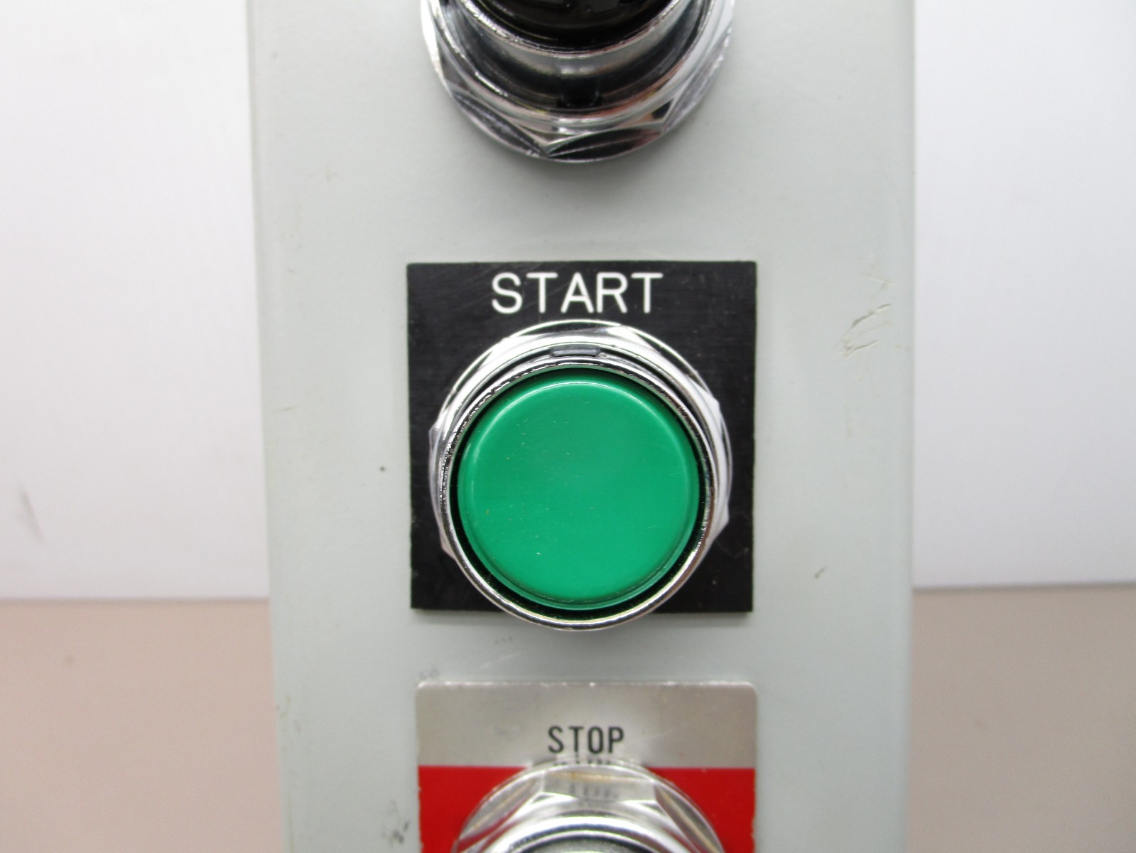 Hoffman E-3PB Push Button Enclosure with Switches OFF-ON / Start / Stop