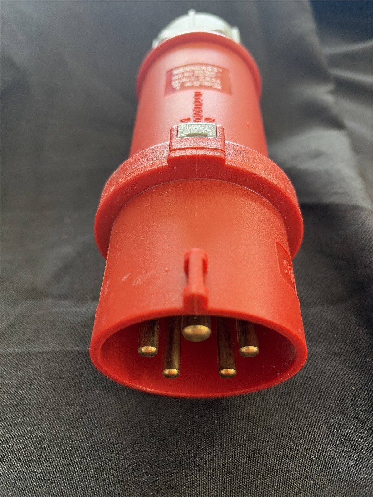 MENNEKES 32A 6H CONNECTOR PLUG 200/346V 240/415V 3P N