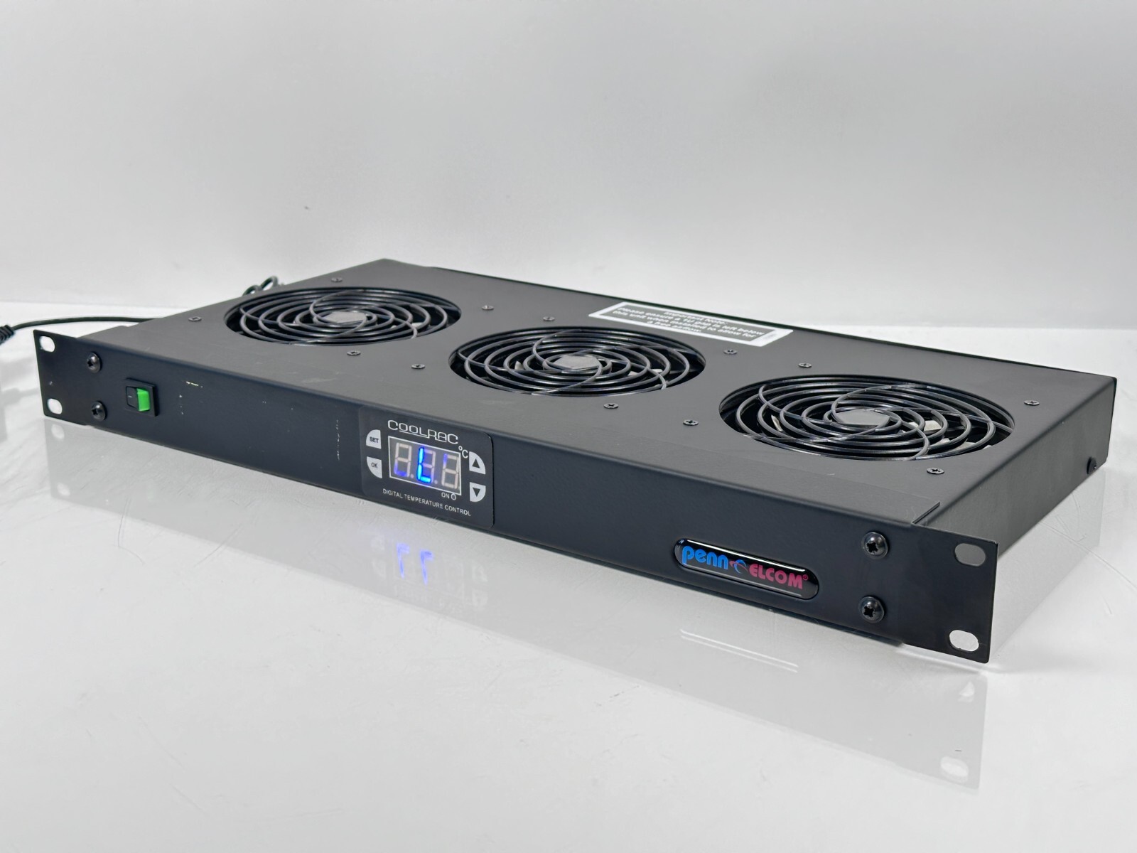 Penn Elcom Thermostatically Controlled Quiet Rack Fan Tray (Celsius) FT01Q-DTC