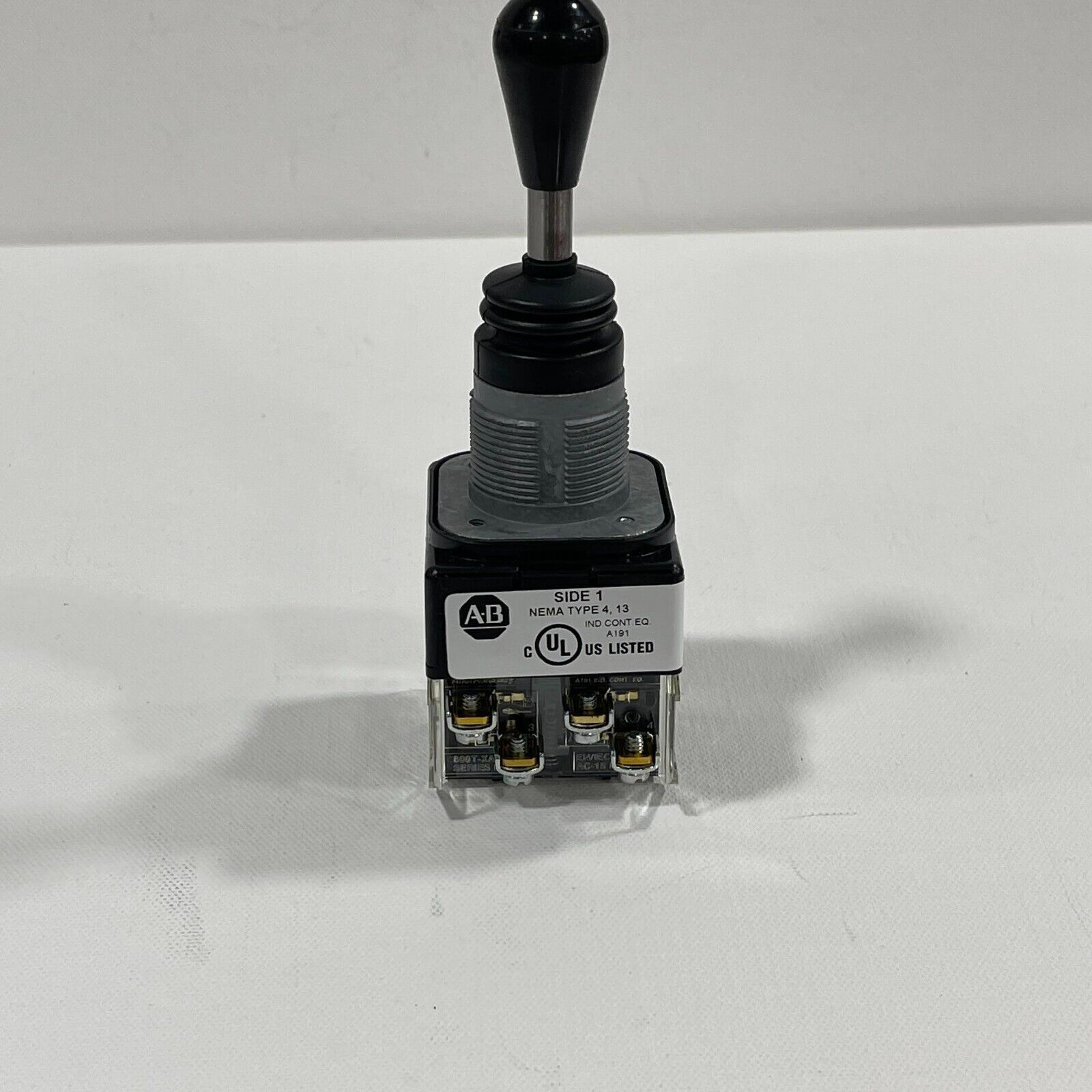 New! Allen Bradley 800T-T4T7AAXX 30mm Toggle Switch Four-Way Ser T Type 4,13