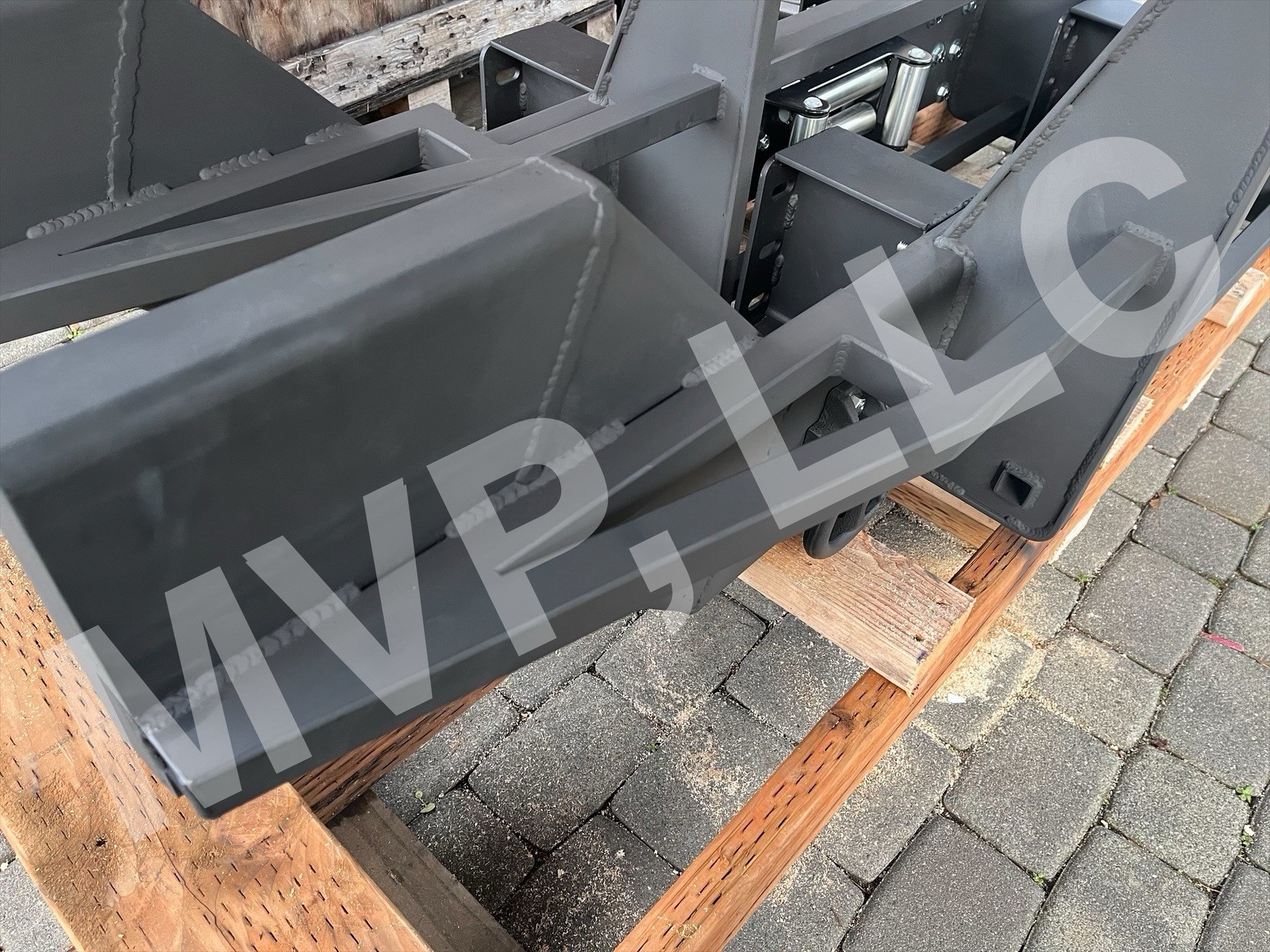 “W” Style HMMWV Front Bumper Humvee Brush Guard Fits NON-Turbo Hummer W/ Spacers
