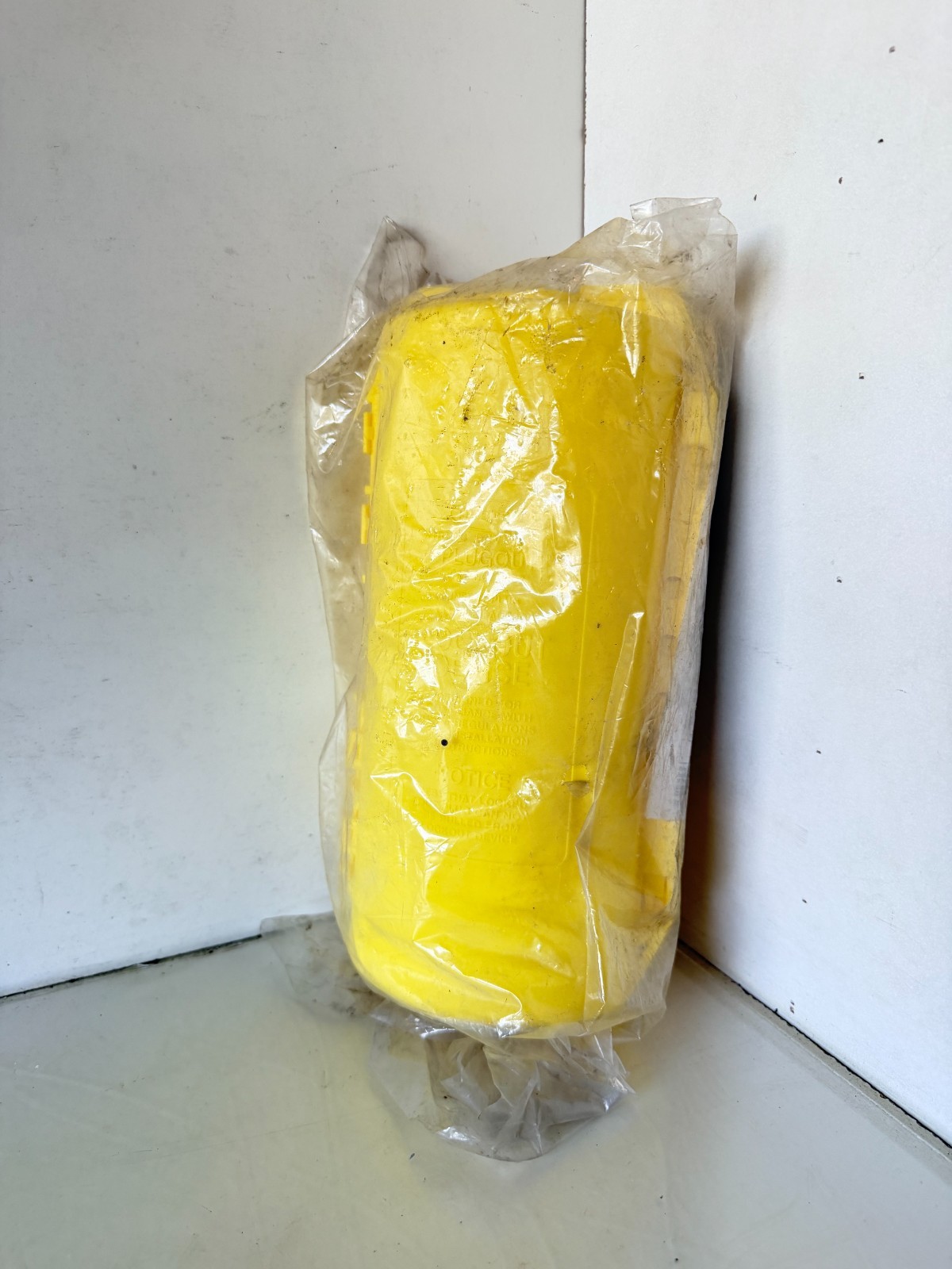 Hubbell HLD2 Plugout Lockout Device High Visibility Yellow (43)