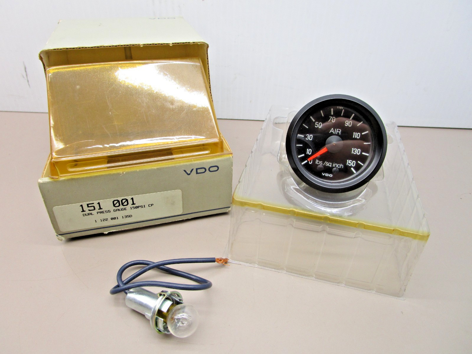 VDO 1-122-001-135D 2″ Dual Air Pressure Gauge 150PSI