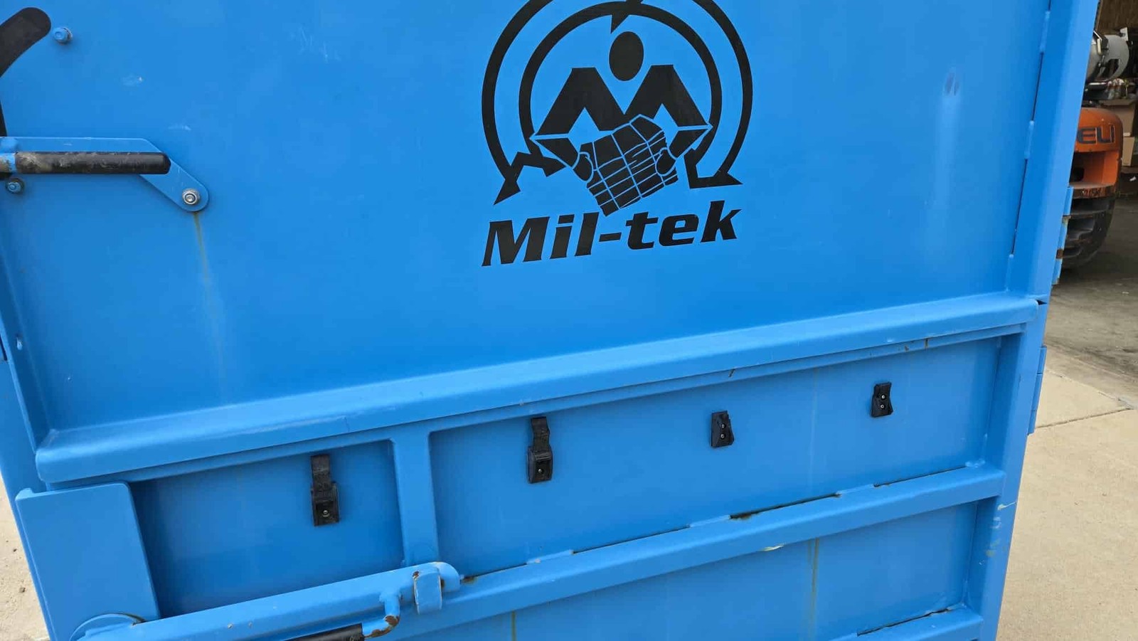 Mil-tek BP 509 Pneumatic Bale Press 50″ Cardboard Compactor 8 BAR, 661 lb Bales