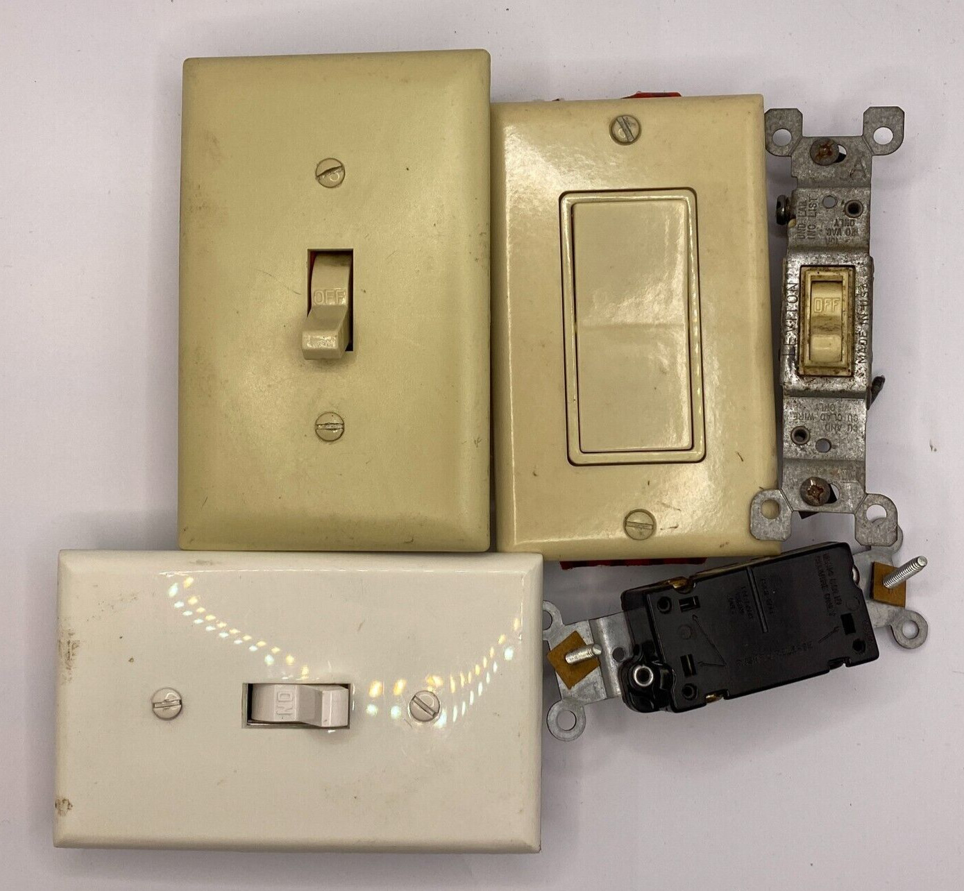 Mixed Leviton(2) Toggle Light Switch 15A-120V,Switch Leviton, Eagle(2)LOT OF 5🔔