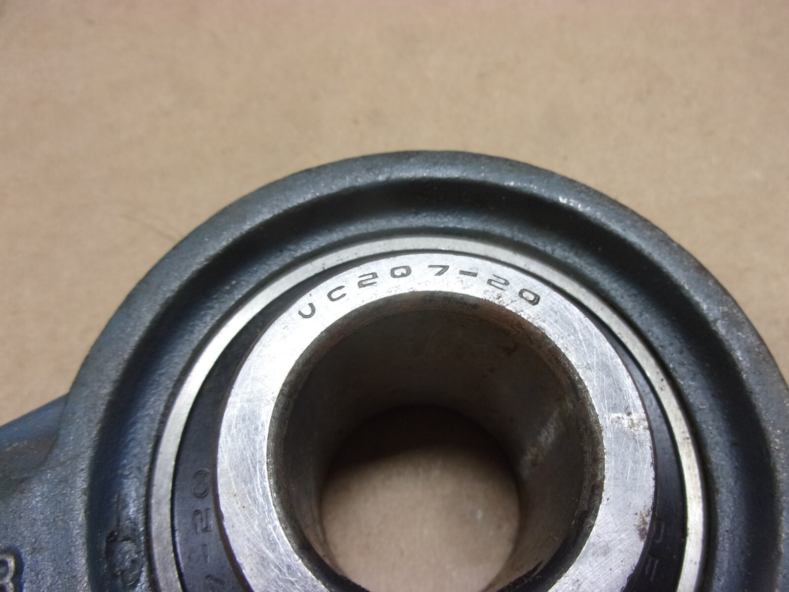 Peer Hanger Support Bearing UC207-20 Shaft 1 1/4” Thread Size 3/4 – 14 HA207 NOS