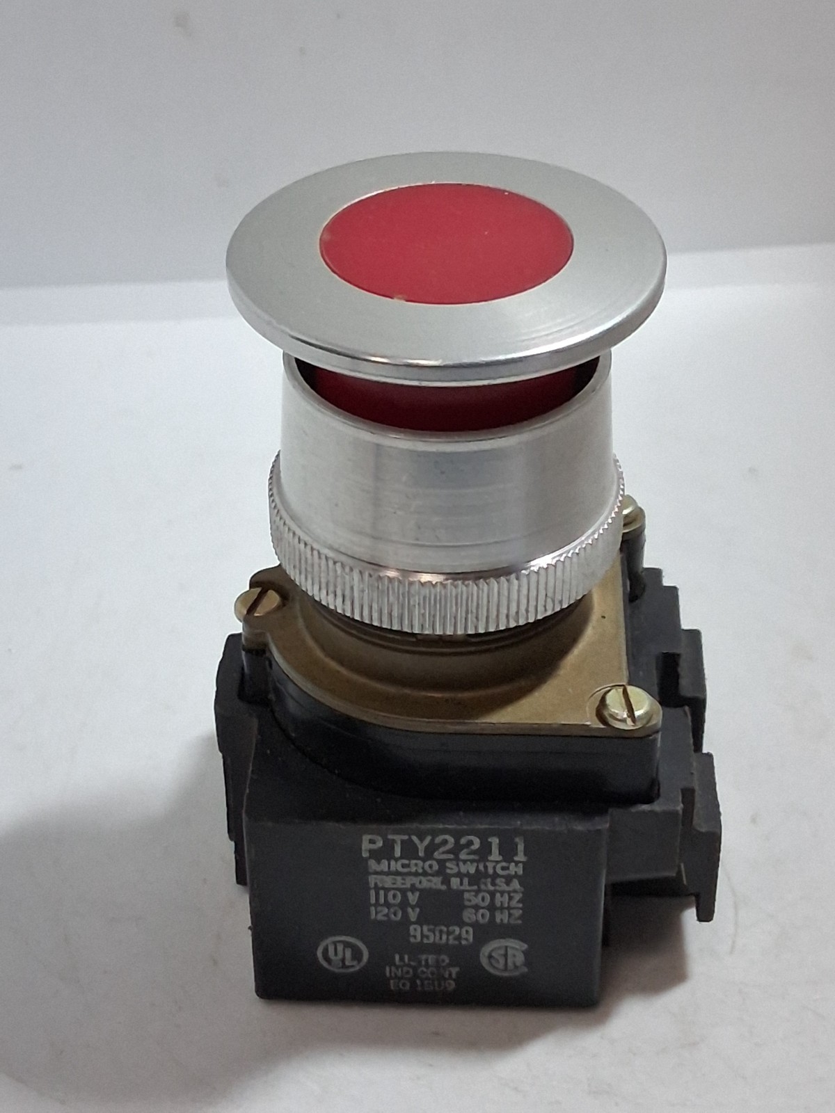 GE MICRO SWITCH PTY2211 PUSH PULL RED MUSHROOM ILL 110-120V 50/60HZ