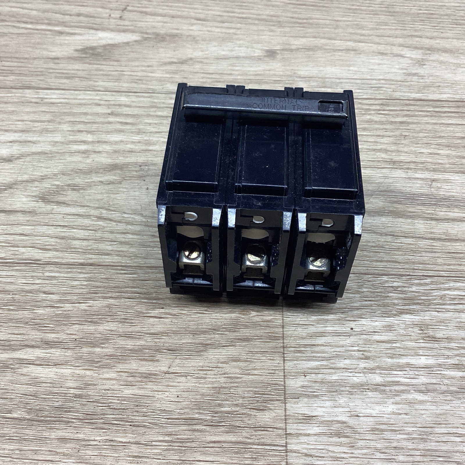 GTE SYLVANIA 11-562-10 15 AMP 3 POLE CIRCUIT BREAKER #815PT157*CO