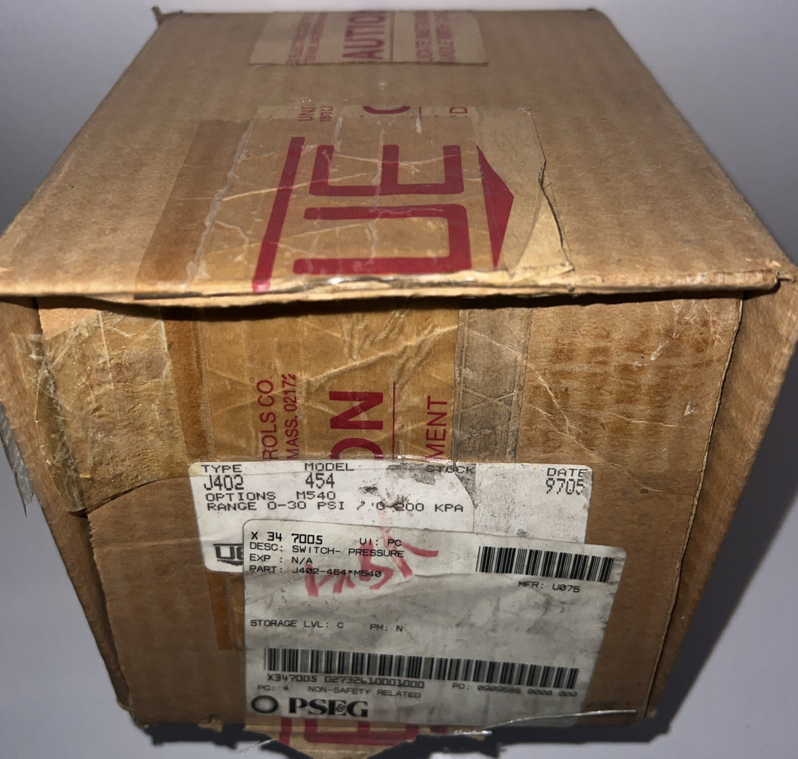 UE UNITED ELECTRIC J402 454 PRESSURE SWITCH 0-30PSI 480V-AC
