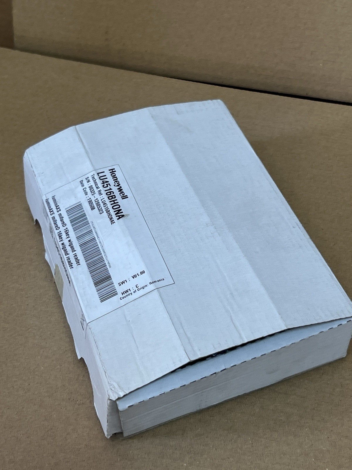 Honeywell LU4516BHONA LuminAXS mifareD 16key Wiegand reader