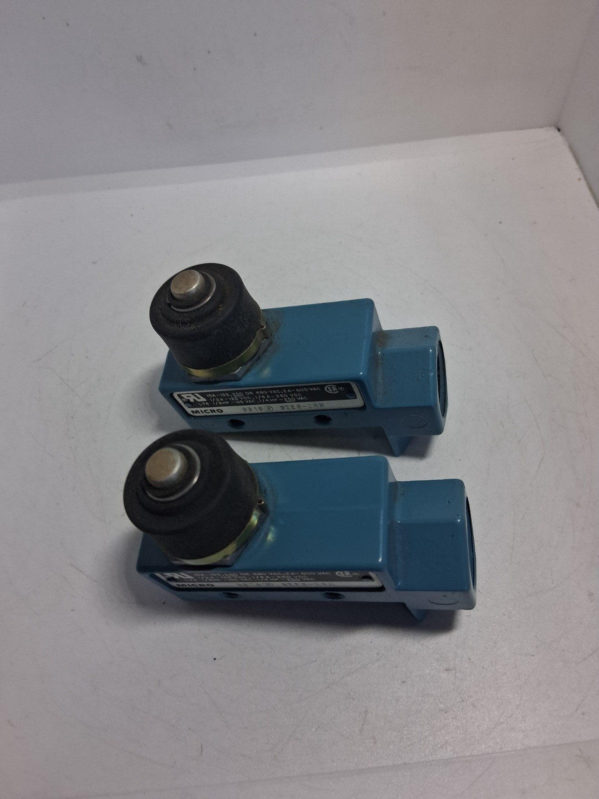 HONEYWELL BZE6-2RN LIMIT SWITCH PLUNGER 15A 125, 250 OR 480VAC (LOT OF 2) NNB