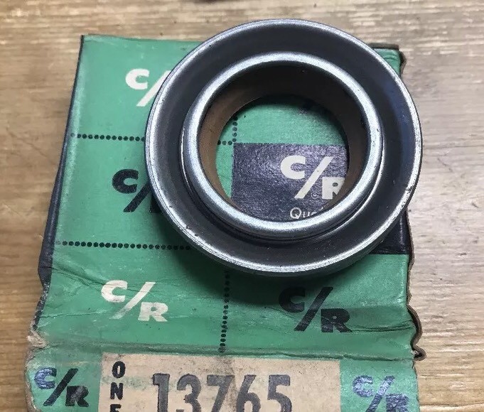 CR INDUSTRIES OIL SEAL 13765. Nos NEW IN BOX*