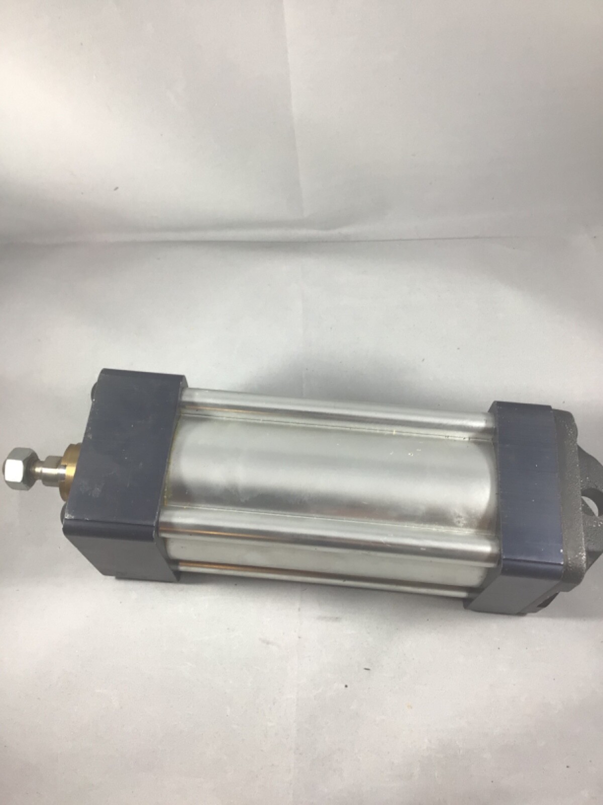 NEW GOLDCO INDUSTRIES AIR CILINDER 301137 250 PSI