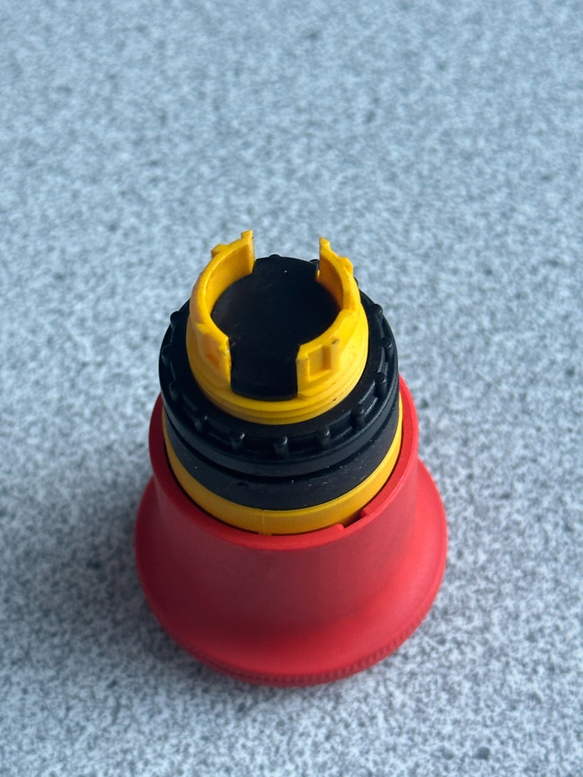 NEW EATON M22-PVT45P Twist Release Red Emergency STOP Pushbutton 22.5mm