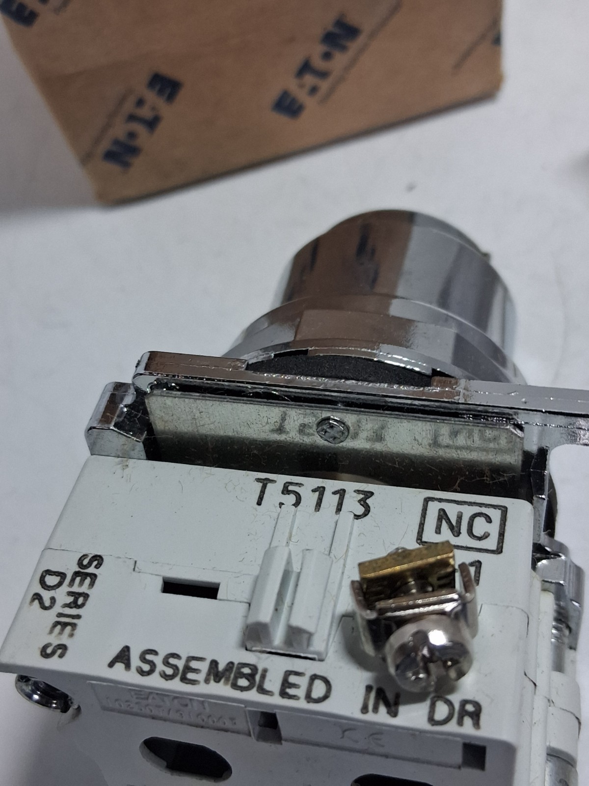 EATON 10250T4-51 PUSH PULL OPERATOR 3 POSITION MOMENTARY W/1NC BLOCK SER A2 NIB