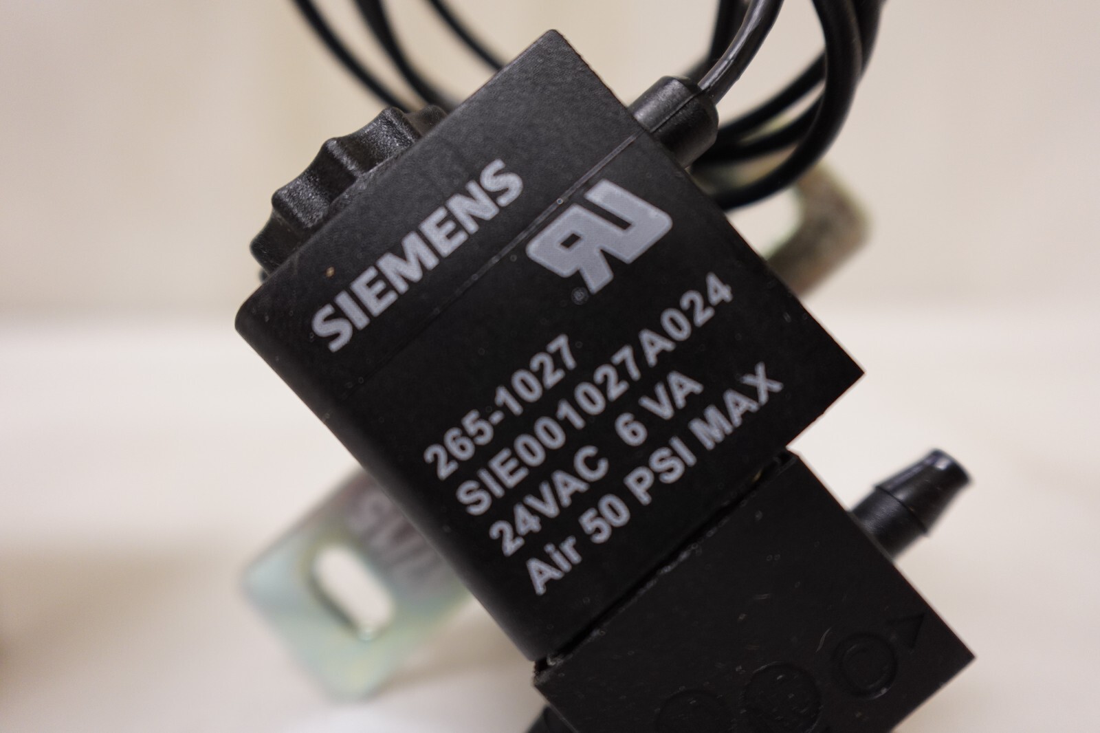 Siemens 265-1027 Solenoid Air Valve (EP) 3 Way Electro Pneumatic 24VAC 50PSI Max