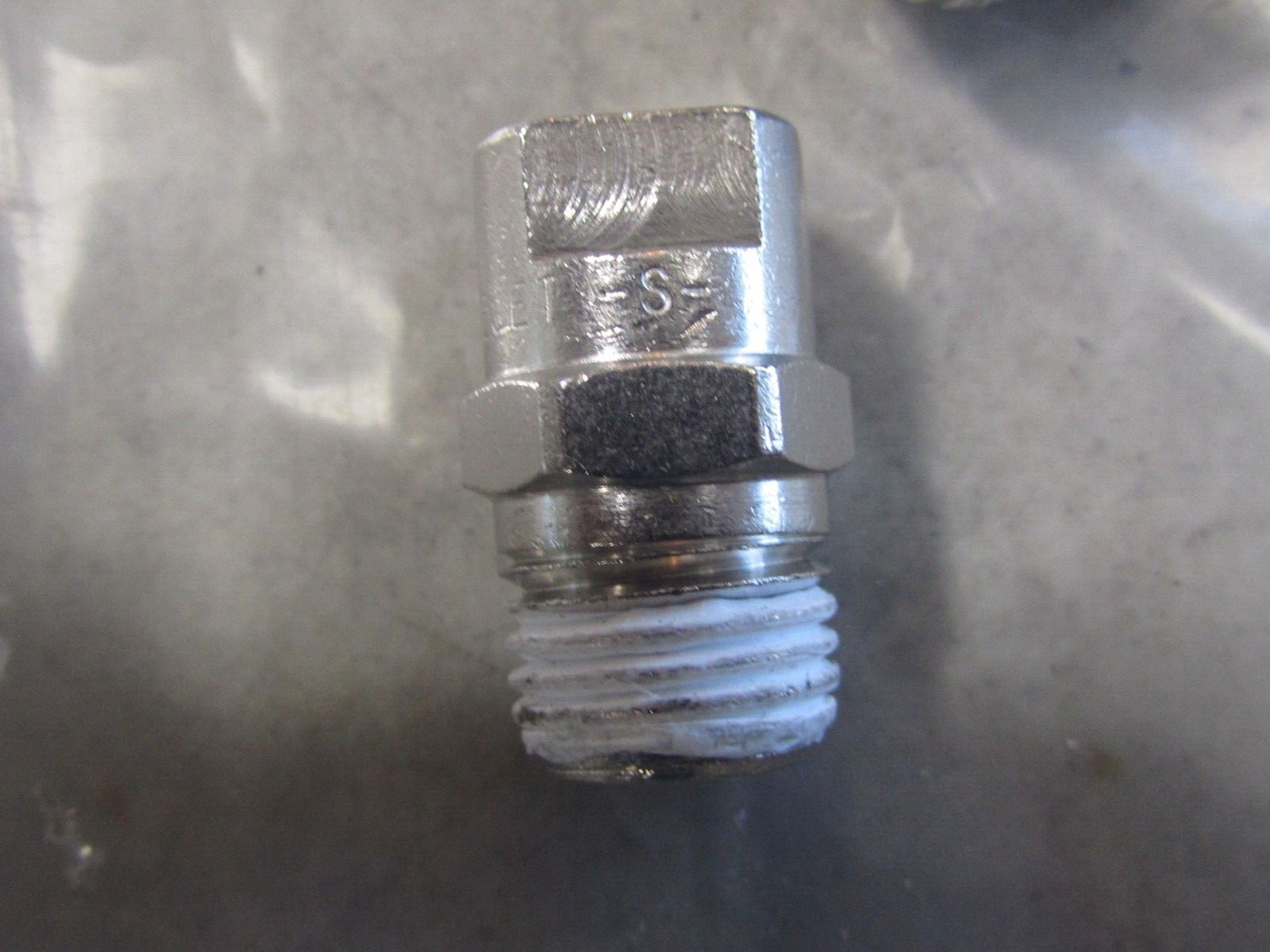 LOT OF 10 NEW OLD STOCK SPRAYING SYSTEMS 1/4″ VEE JET SPRAY NOZZLES H1/4U-SS5030