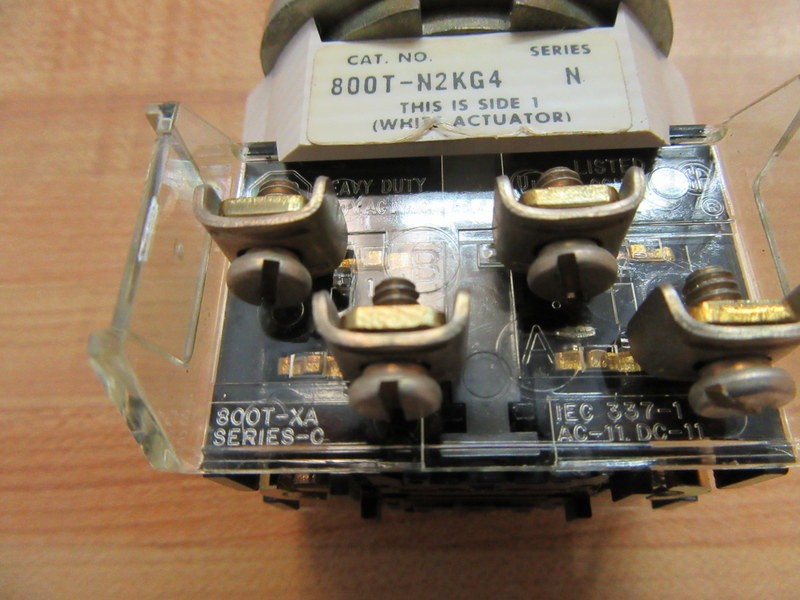 Allen Bradley 800T-N2KG4B Selector Switch