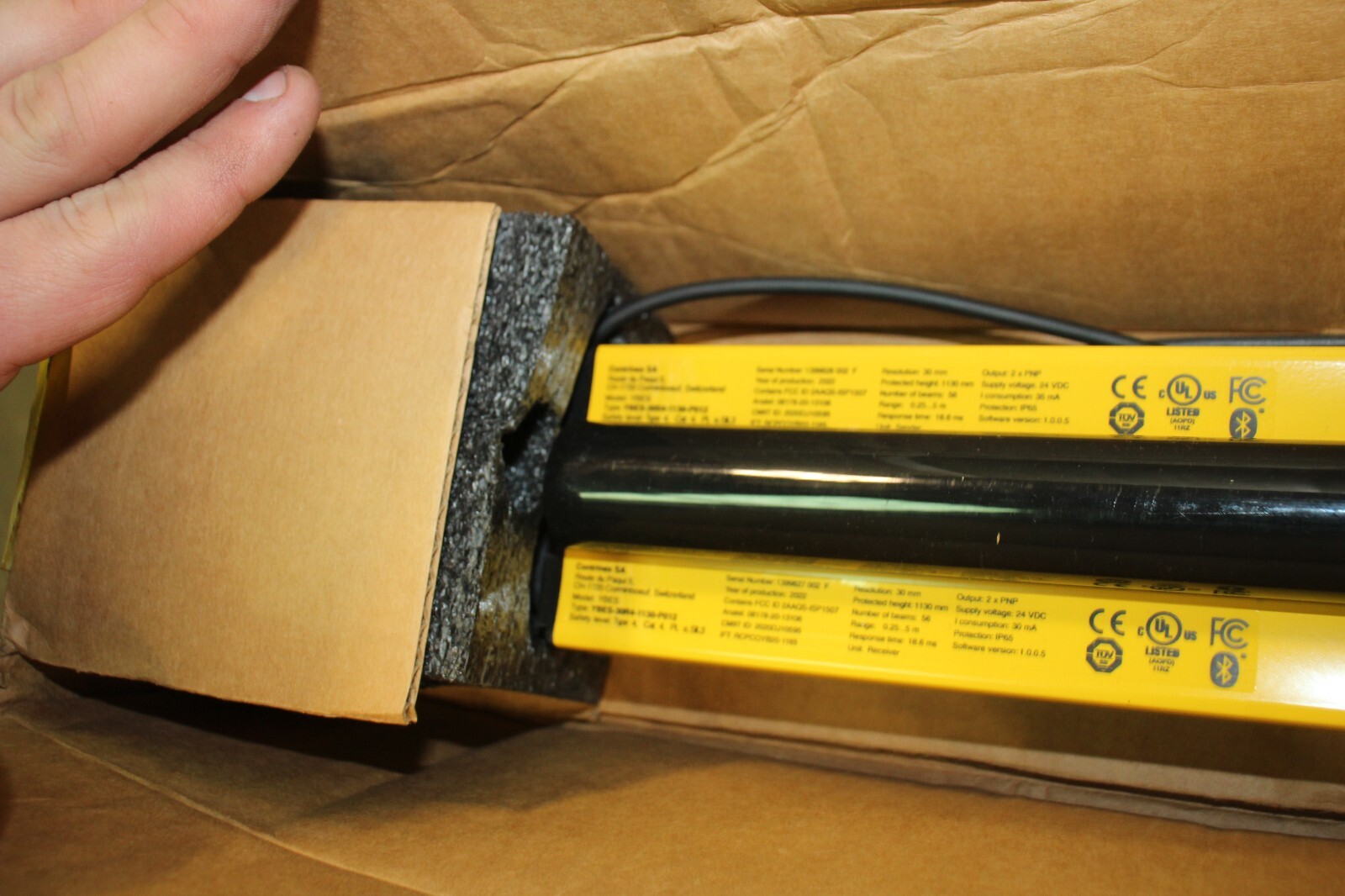 NEW Contrinex Safety Light Curtain Hand Resolution 30mm Set YBES-30K4-1130-P012