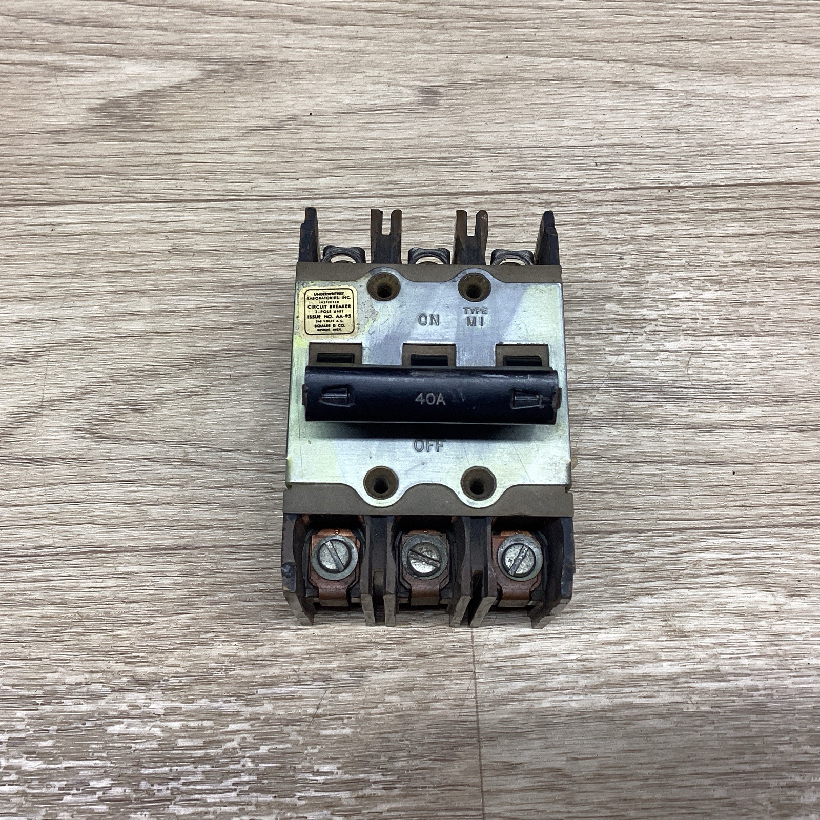 SQUARE D 40 AMP 3 POLE TYPE M1 AA-95 0-224092 CIRCUIT BREAKER #819PT154*CO