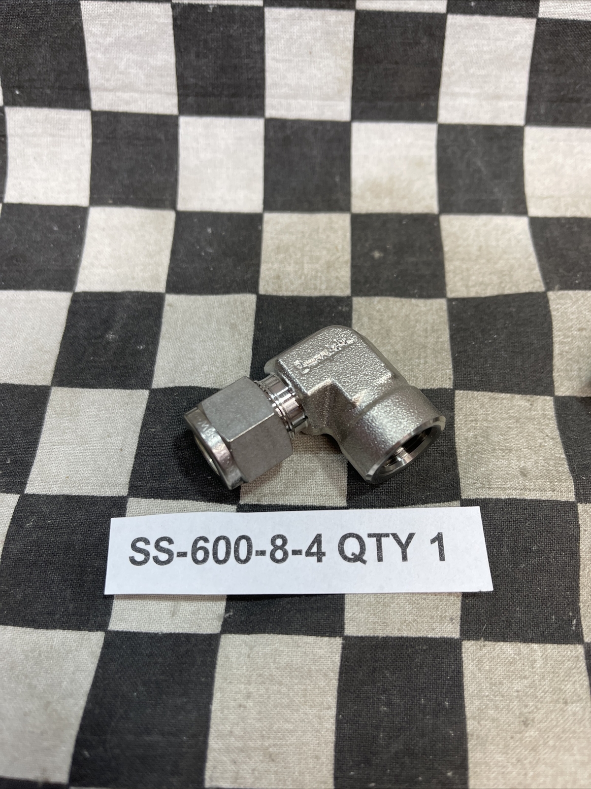 SWAGELOK FEMALE ELBOW SS-600-8-2 and SS-600-8-4, LOT OF 5, SHIPSAMEDAY#1606V40