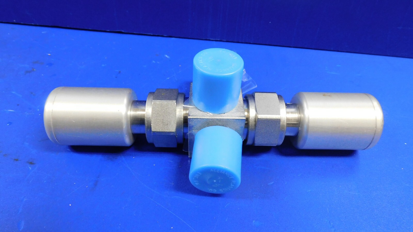 Swagelok 6L-M1D-222P-11 High Purity 2- Bellows Air Vavle 3-port Manifold 1/4″