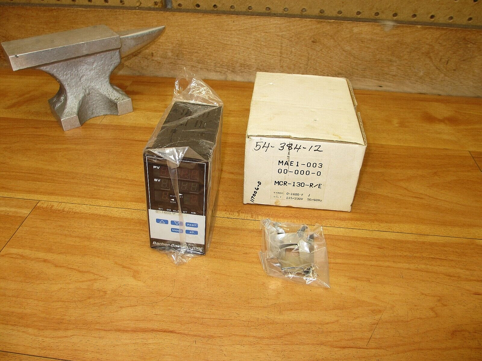 Barber Colman MAE1-003-00-000-0 *NEW* Temperature Controller 0-1600 Deg F 115V