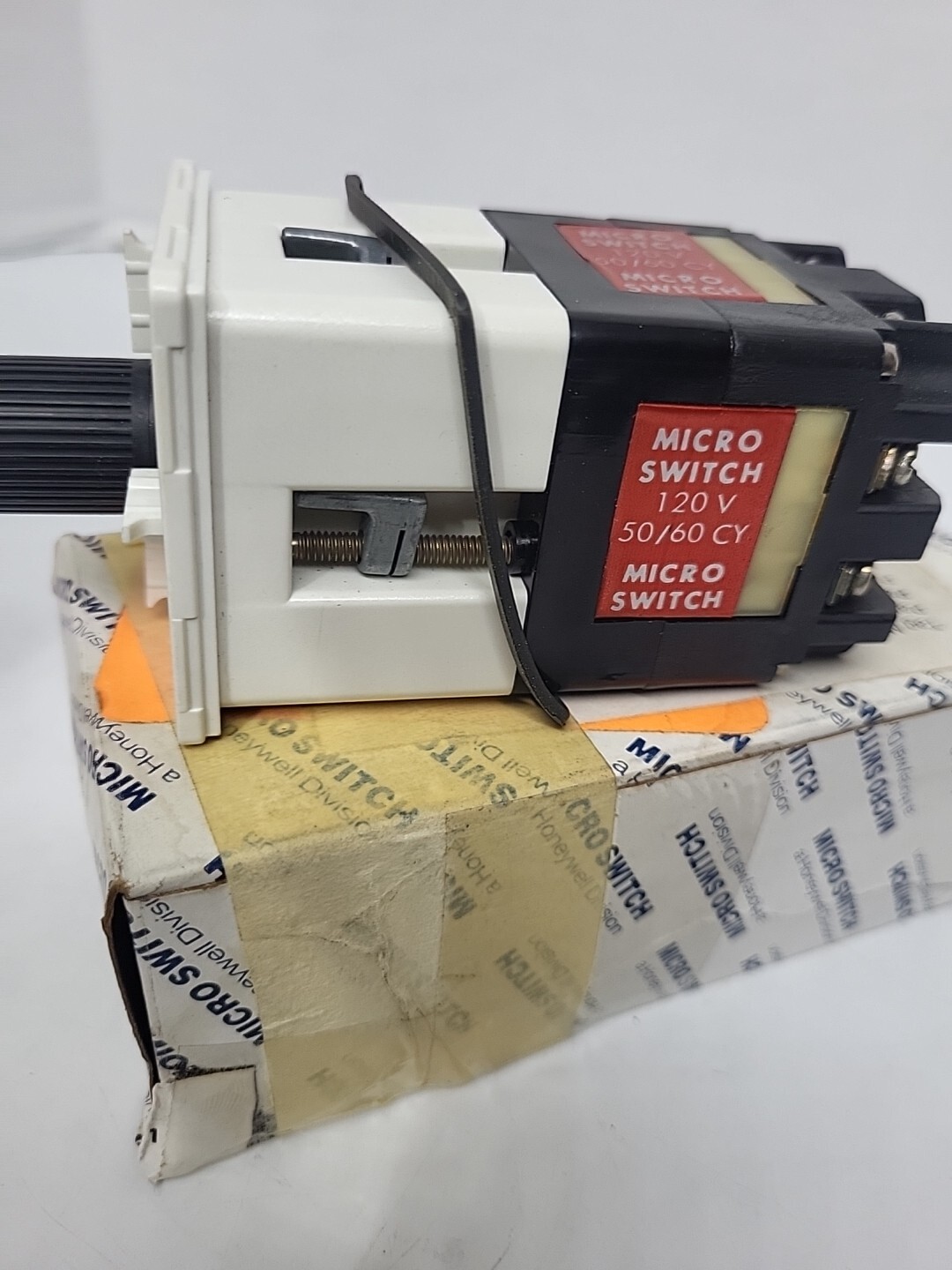 NEW HONEYWELL MICRO SWITCH 120 VAC OPERATING INDICATOR 913AEA511