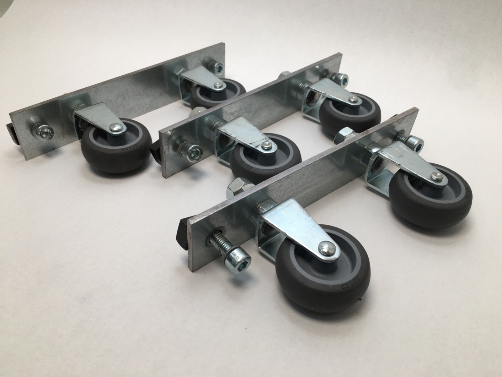 Mount Roller Assembly (100x168mm Mounting Center To Center) (40x200mm Bracket)