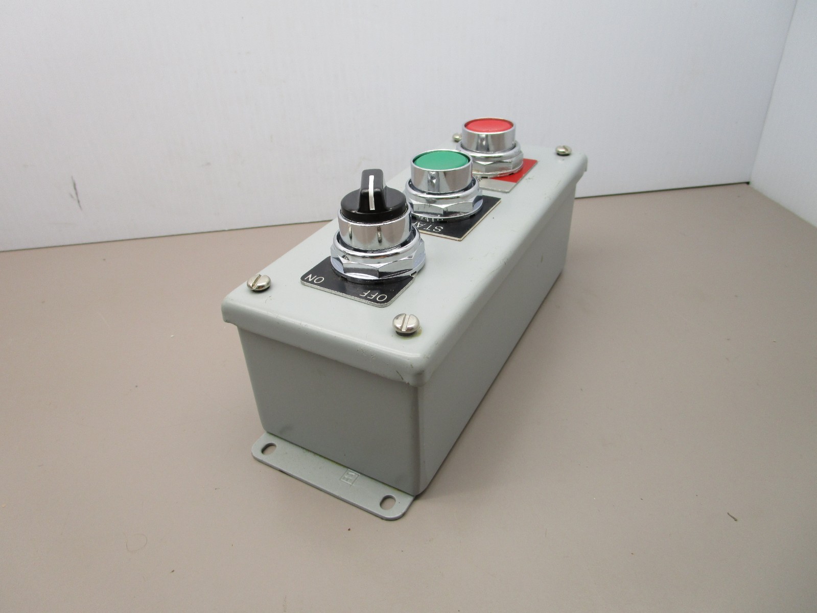Hoffman E-3PB Push Button Enclosure with Switches OFF-ON / Start / Stop
