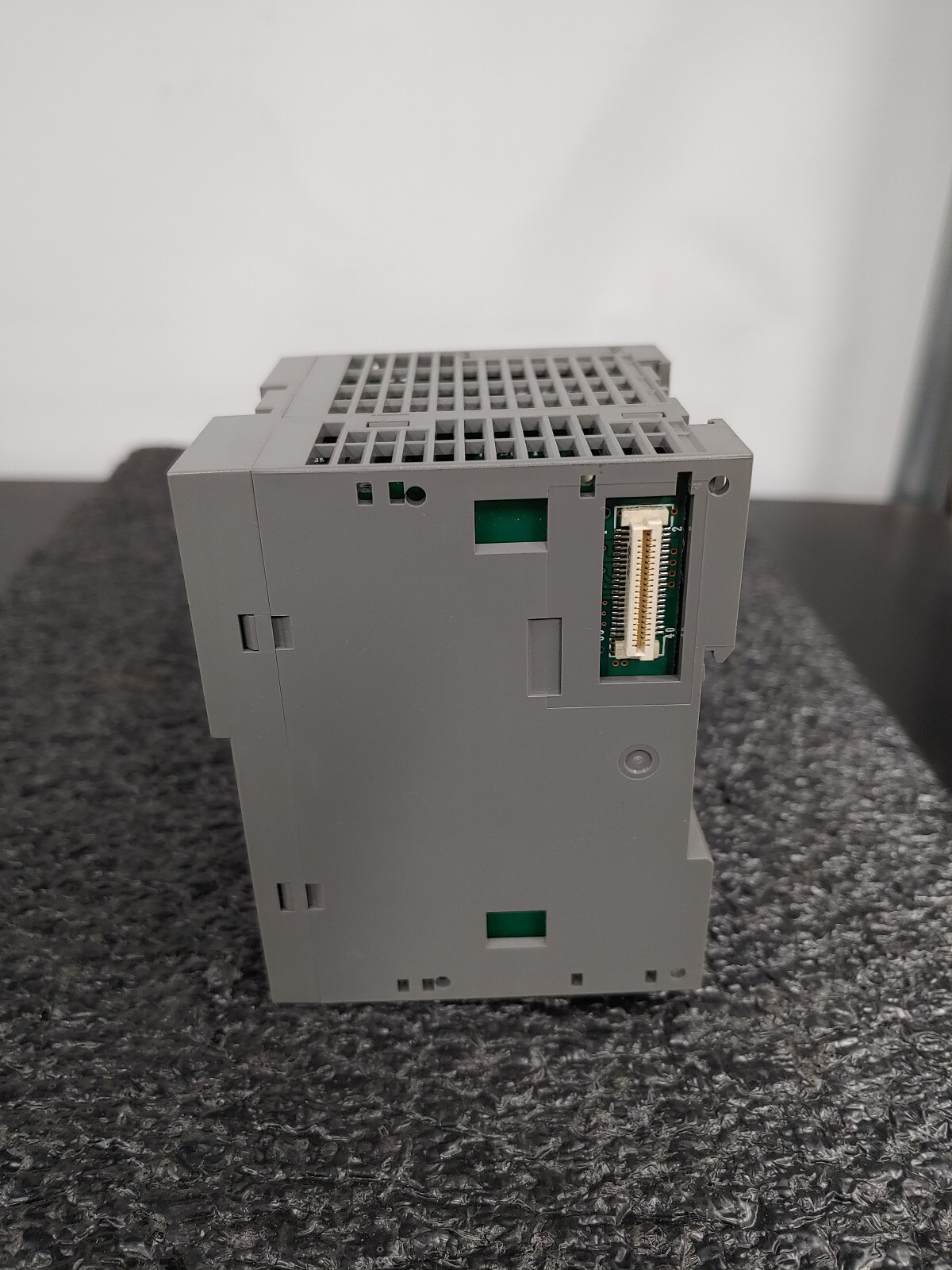 IDEC MICROSMART FC6A-D16R1CEE PLC 16IO 24VDC Relay