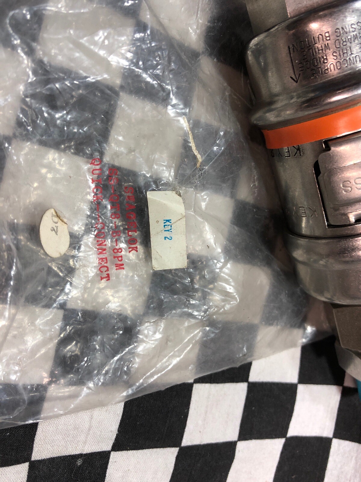 SWAGELOK SS-QT8-B-8PM-K2, Quick Connect 1/2″ NPT, ORANGE, SHIPSAMEDAY #1615V8