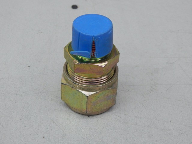 Detroit Diesel 8925097, Fluid Connector & Fitting, 0.875″ x 0.75″ NPTF