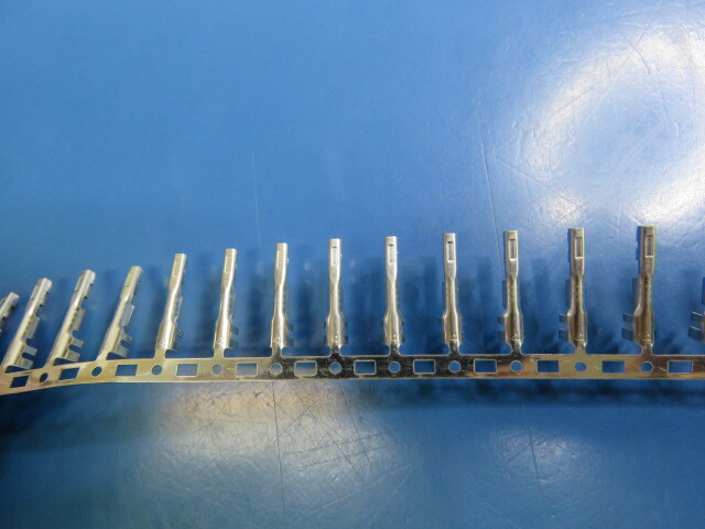 Yazaki 7115-1592 Qty of 200 per Lot female terminal 040 =1mm Yazaki