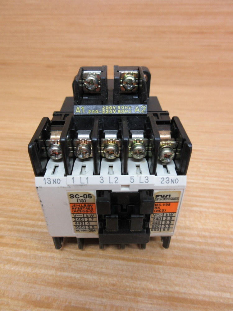 Fuji Electric SC-05 Contactor 4NC0G0 200-220 Coil
