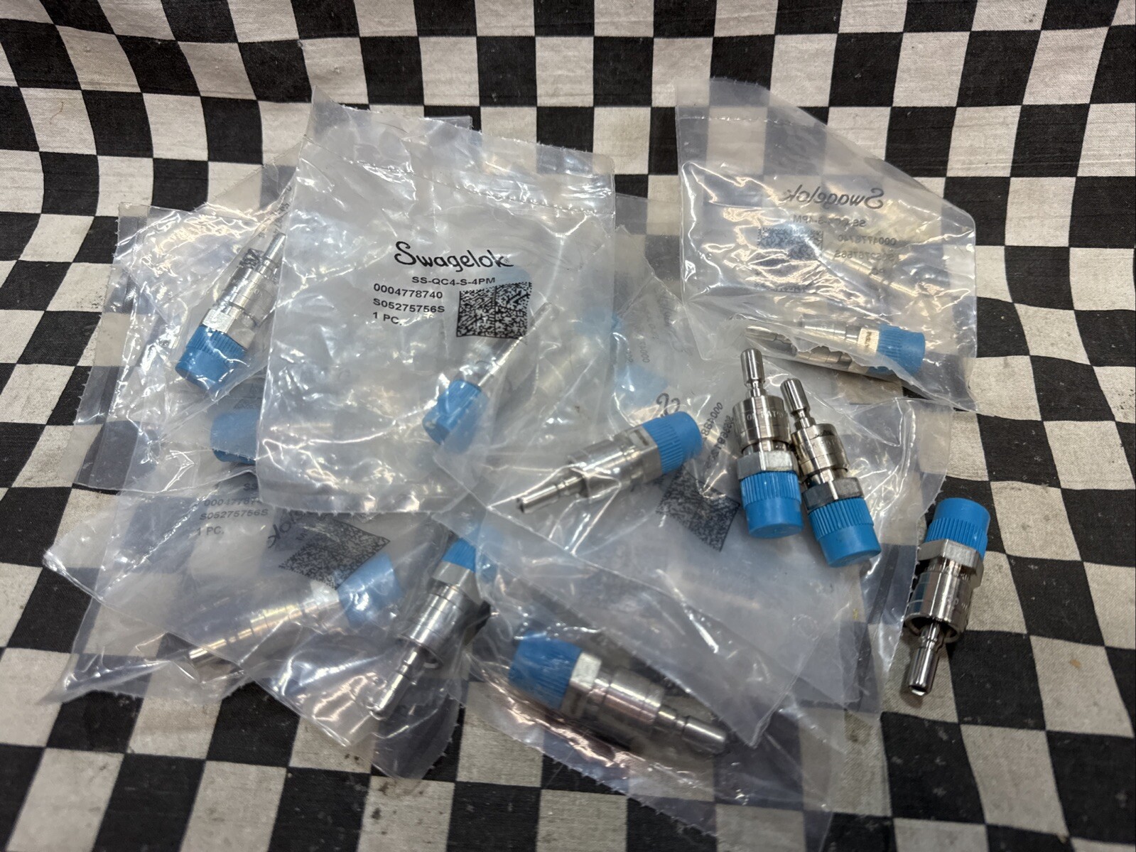 SWAGELOK SS-QC4-S-4PM, SSQC4S4PM, Quick Connect 1/4″ NPT, LOT OF 18#1472S6