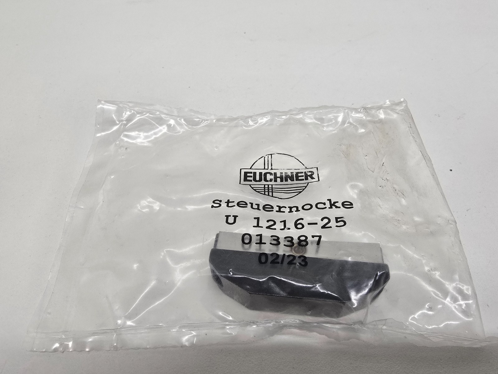 NEW IN BAG! EUCHNER 12 OR 16MM SLOT SPACING TRIP DOG U-1216-25