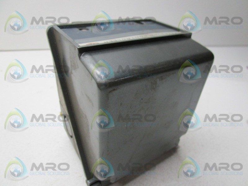 UNITED ELECTRIC CONTROLS TYPE J302 PRESSURE CONTROLLER UNMP