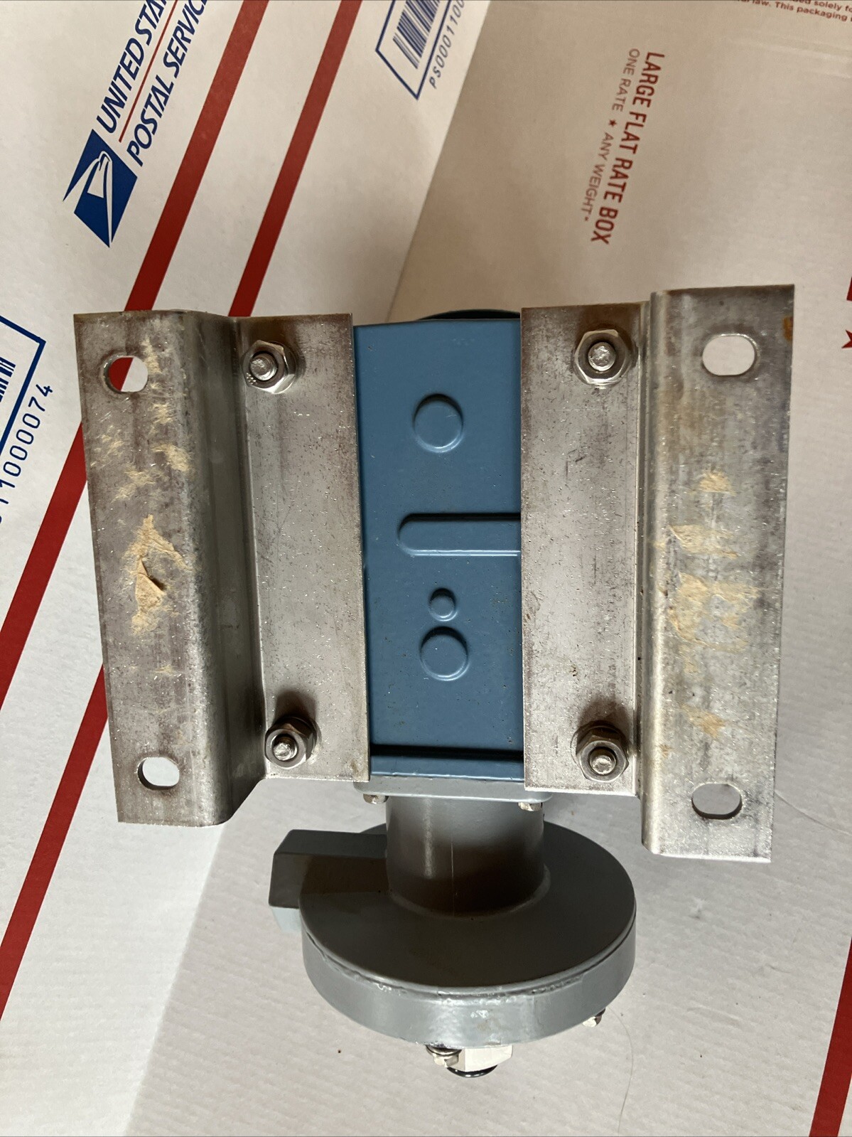 J120-55 United Electric Controls 1 Pressure Switch.