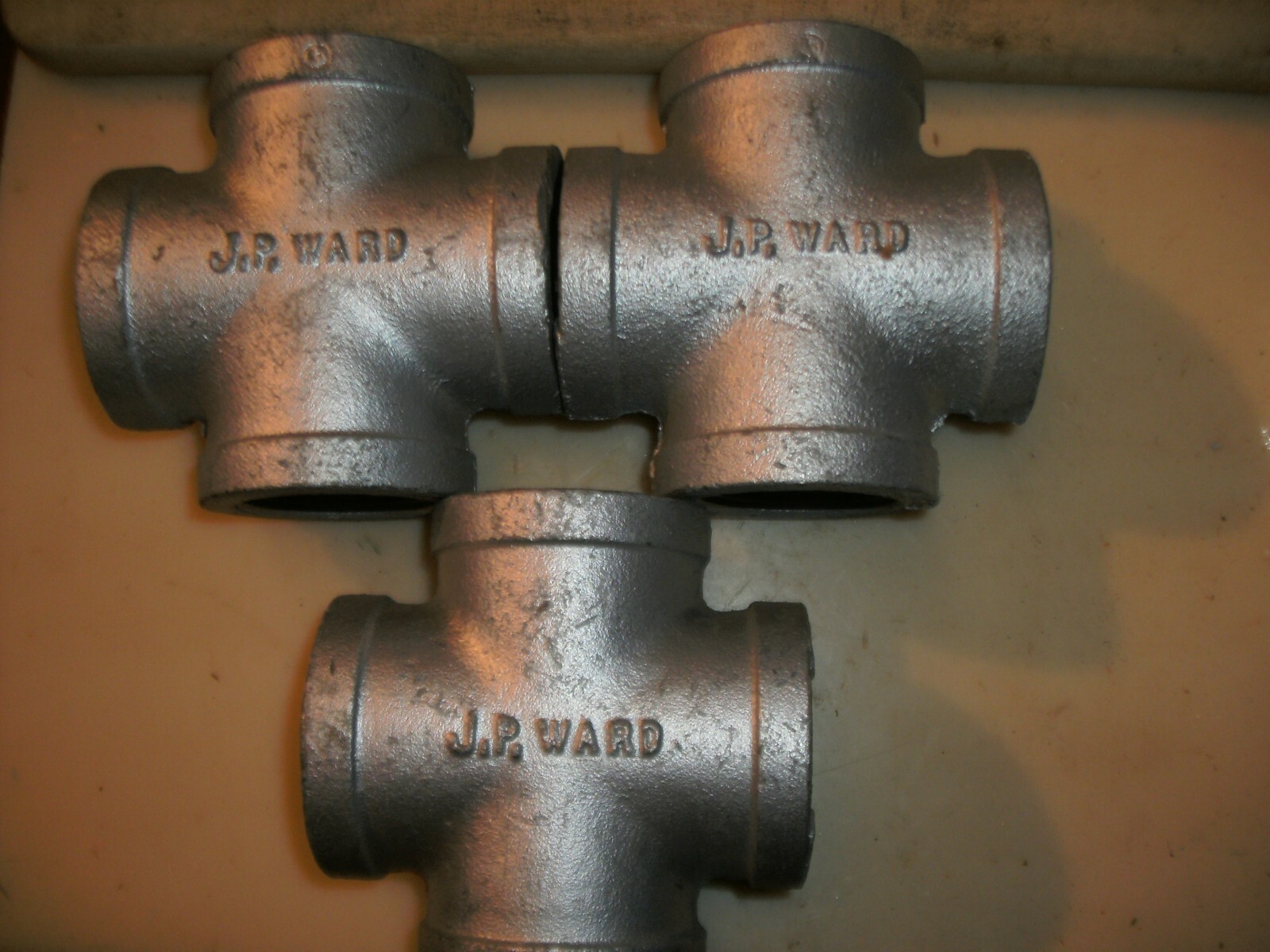 LOT OF 3: J P WARD 1-1/4″ GALVANIZED CROSS MALLEABLE IRON FITTING