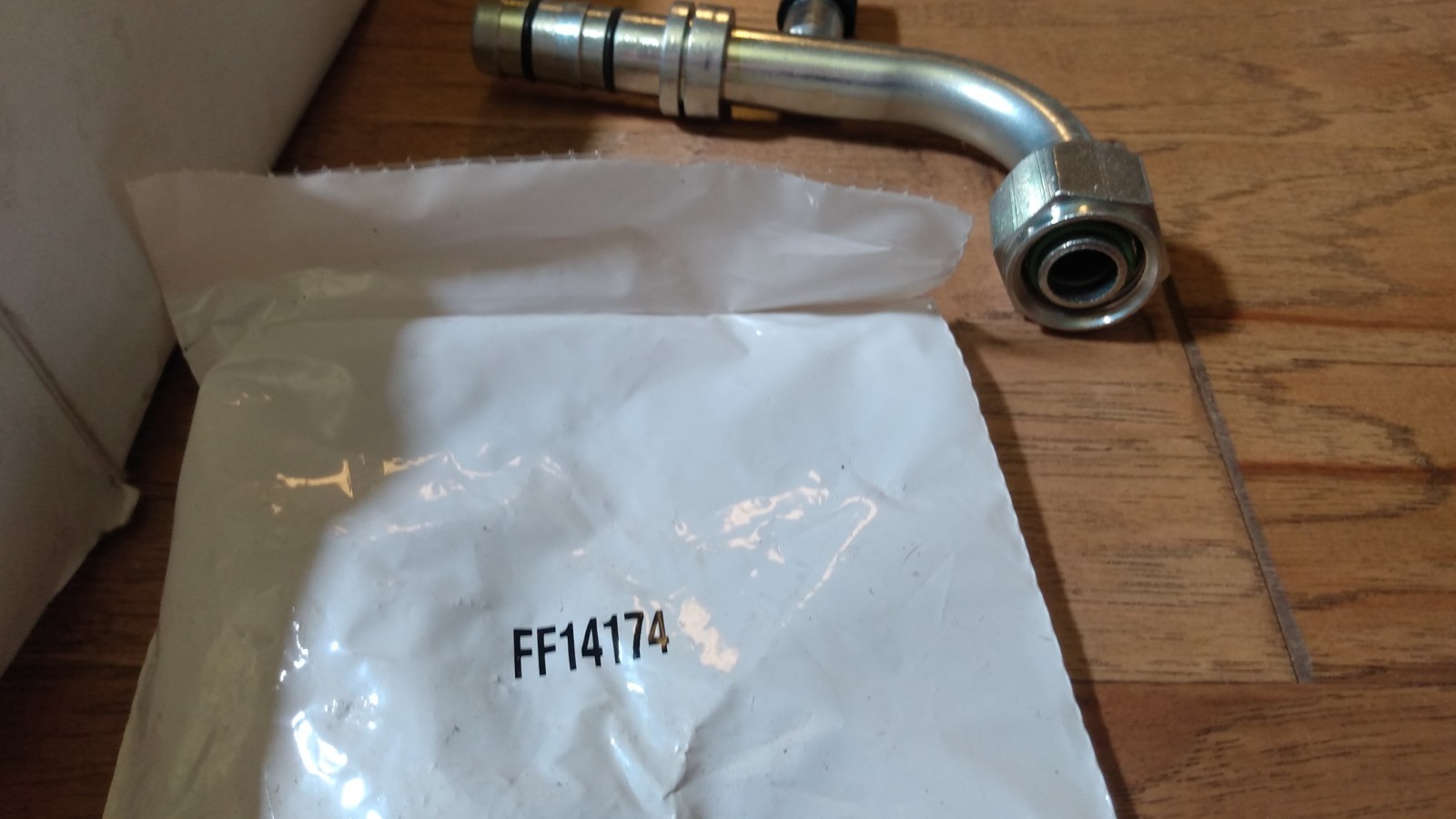 Coolstar 615-5937 EZ Clip Fitting w/Port 90 degree, steel, 5/8 in. fitting